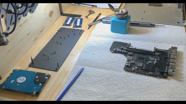 Full Maintenance & Upgrade From HDD To An SSD On A  MacBook Pro A1278