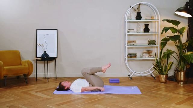 Онлайн-тренировка YOGA с Кариной Абаевой / 8 мая 2022 / X-Fit