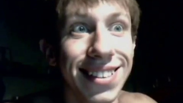 Ответ тупой ванильной дуре,хахах пацан молодец