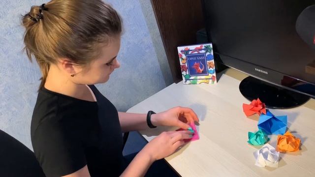 Цветами улыбается Земля