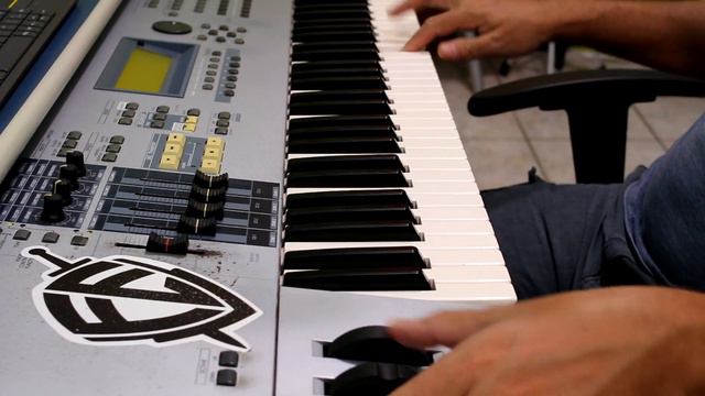 PRODUÇÃO NO YAMAHA MOTIF ES6 - MUSICA : NÃO TEMAS - SOLO DE GUITARRA GRUPOLOGOS