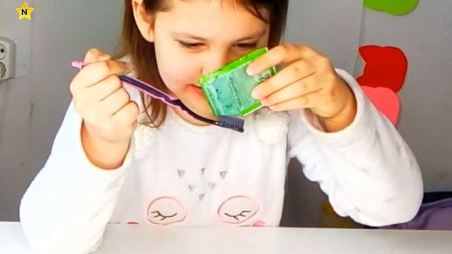 Ника сделала пирсинг у мамы зеленые зубы! Пранки над мамой на 1 апреля ! Pranks On April 1!