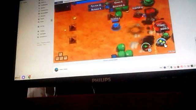 Играю в нано танки.