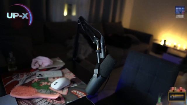 Строго схватил Гаечку за грyдь