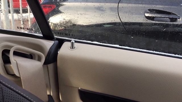 Mercedes-benz E 200 Cupe ,система подачи ремня безопасности .