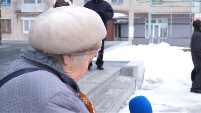 Жители города сегодня пытались пройти флюорограф, но вместо этого прождали на холоде возле машины