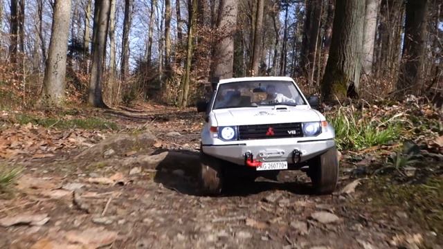 MST CFX CMX Mitsubishi Pajero Wagon on RC4WD G2 Chassis
