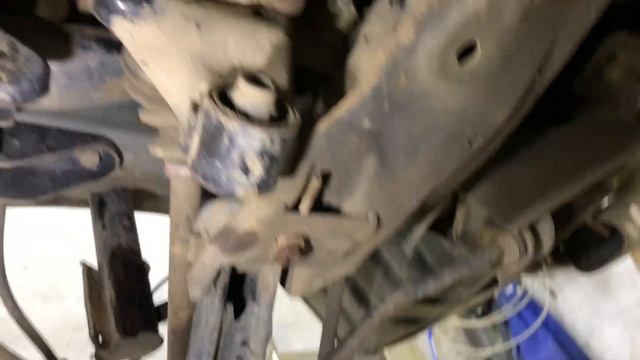 Mitsubishi Pajero Pinin Замена подушек переднего моста