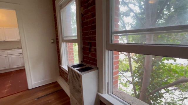PL10425 - Charming NY Style Studio W/Exposed Brick Walls For Rent!