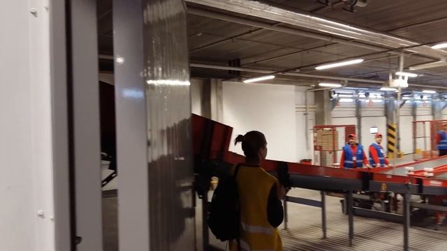 Киевский инновационный терминал Новой почты (6)