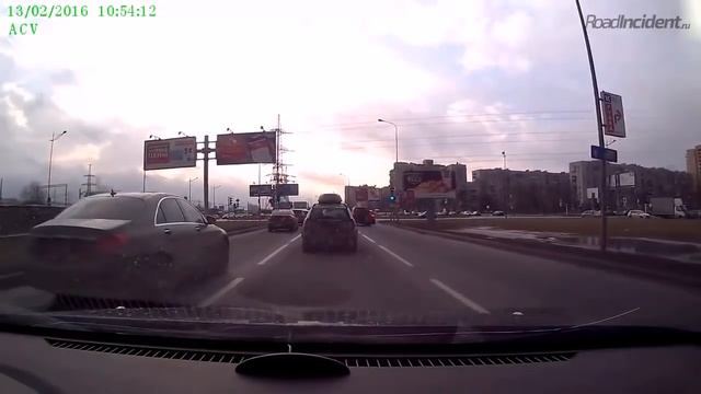 Гололед весь Питер разобьёт