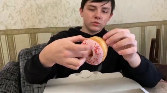 ПОНЧИКИ ИЗ DUNKIN DONUTS АСМР ОБЗОР! Вкусные пончики из данкин донатс обзор Asmr 2020! полезная еда