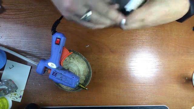 Decor Flower Pot. Цветочный горшок из пластикового ведерка.