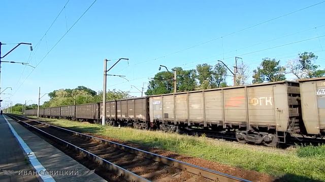 Старый электровоз ВЛ80с-038 выходит из Батайска