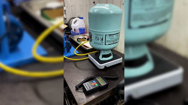 #жермес стоит на стыке-и пох!  Между легендами 80-х и 90-х. В S-Klasse W126 -абсолютно новый мотор!