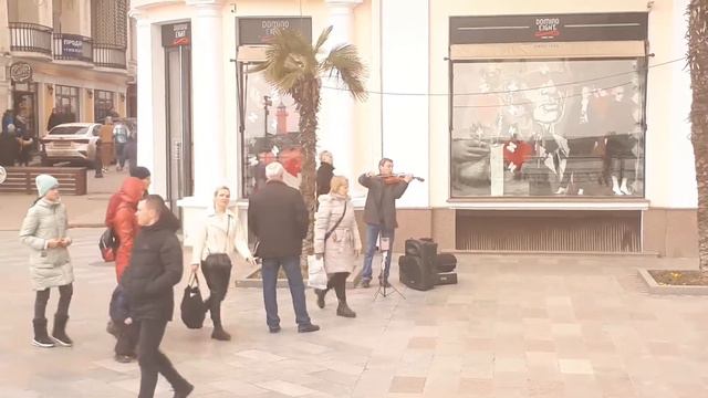 КРЫМ НАБЕРЕЖНАЯ,ОЧЕНЬ КРАСИВО ИГРАЕТ НА СКРИПКЕ.С 23ФЕВРАЛЯ!!!СКРИПАЧ ЯЛТА!!!ЯЛТА2021.