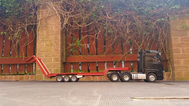 Tamiya mercedes 6x4 truck with flip toe flat bed trailer