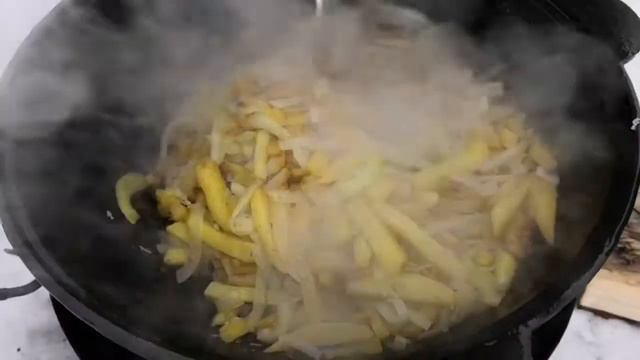 Мясо в сковороде Садж