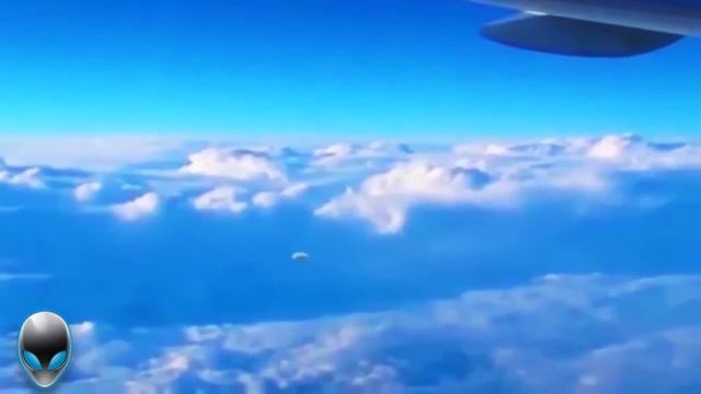Новое видео НЛО: пришельцы следят за российским самолетом