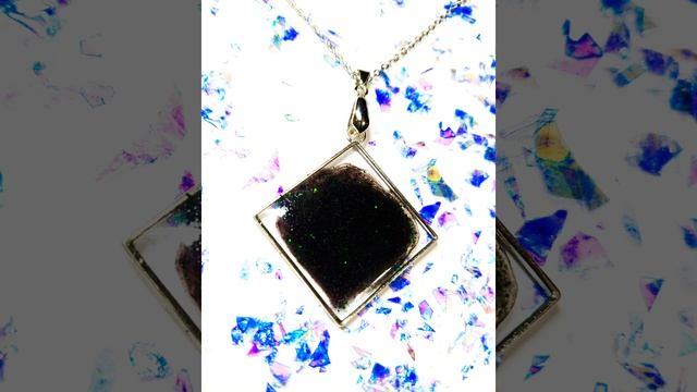 Кулон из эпоксидной смолы 