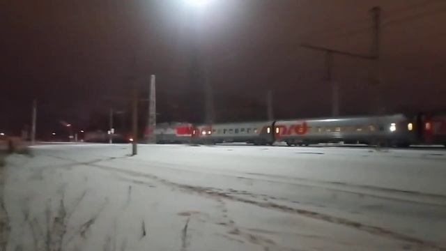 Электровоз ЭП1М-590 с поездом №132 Москва - Орск