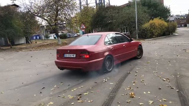 Учюсь делать бернаут  на бмв м5 е39