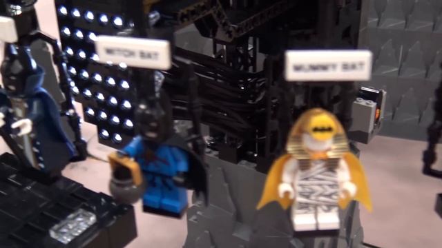 Motorized LEGO Batman Batsuit Conveyor | Bricks Cascade 2018