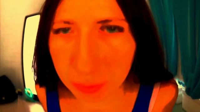 Элли ди повелительница тараканов 2??/Тараканчики задолбали её?