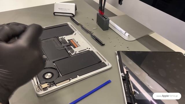 Wymiana Matrycy MacBook Air 13 A1932 Warszawa - Serwis AppleHome
