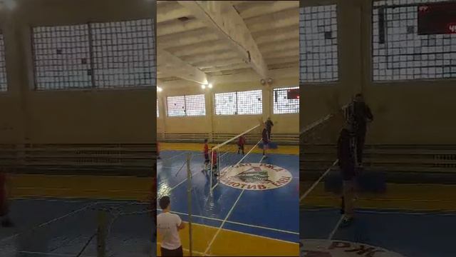 ошибка судьи(касания сетки не было,а он посчитал иначе)