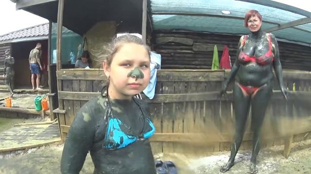 гейзер в херсонской обл. 1500 м из под земли кипятка.