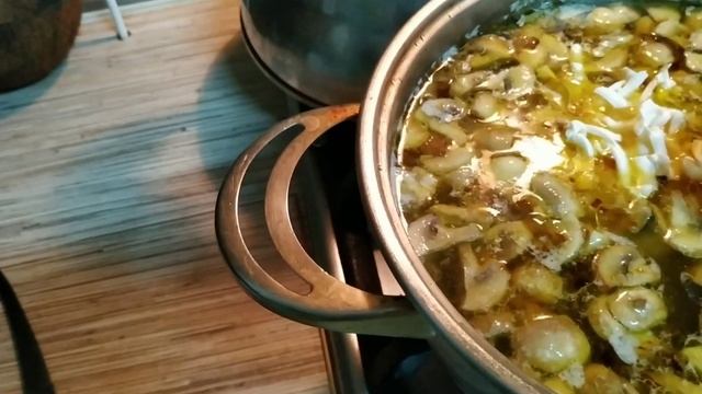Готовим  сырно -грибной суп