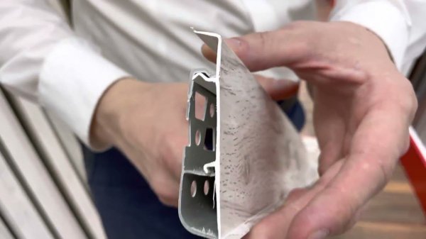 Плинтус ПВХ Cezar матовый с мягким краем HI-LINE PRESTIGE 089 Белый