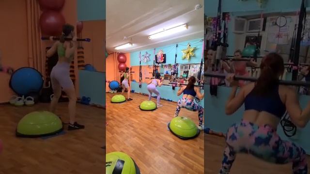 глубокие приседы с бодибаром