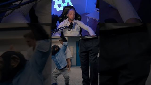 обезьяна откуда там? #shorts #zubaref #зубарев #zubarefff #twitch #реакция #reaction #мем #приколы