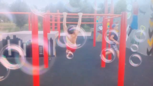 Разворот кувырок на турнике