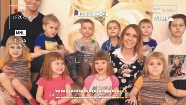 Она РЕШИЛА выйти замуж за отца-одиночку СЕМЕРЫХ дeтeй. Как теперь они живут?