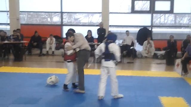 Соревнования.Первый бой. Вышел в финал.