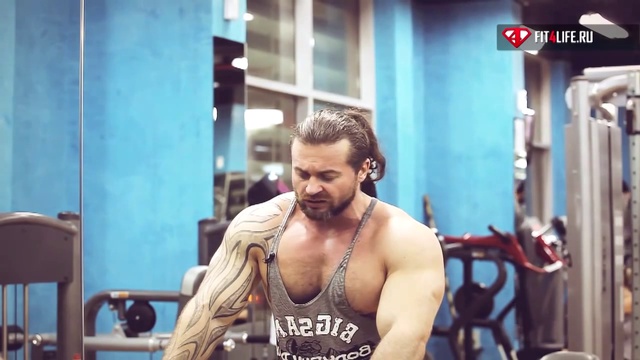 УПРАЖНЕНИЕ  ФРАНЦУЗСКИЙ ЖИМ ГАНТЕЛИ СТОЯ