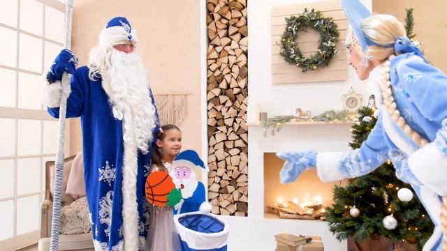 Фабрика сказок - поздравление от Деда Мороза (реклама)