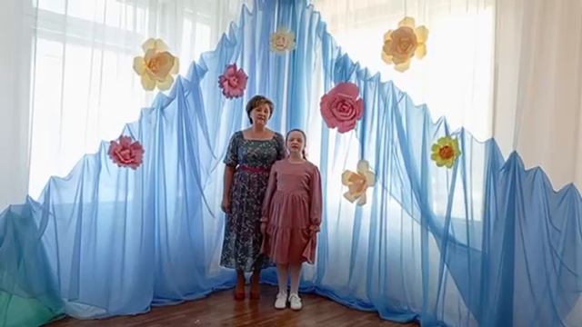 Лебедева Анна и Соколова Т.А. Песенка о счастье сл.Л.Паниной, муз. А.Берлякова МБОУ Гимназия №9 СПДС