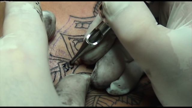 Как се прави татуировка.