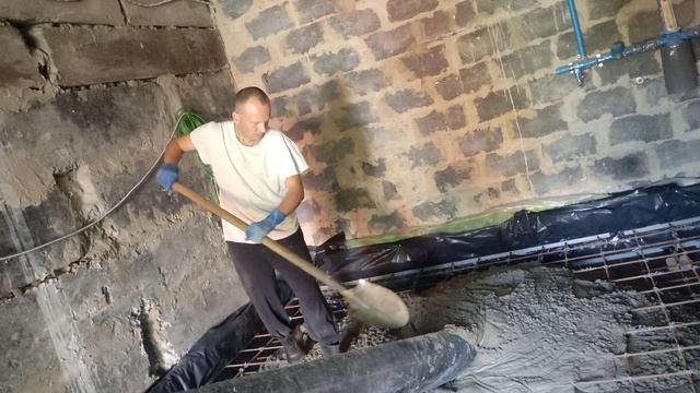 Бетонирование пола, железобетонная монолитная плита.