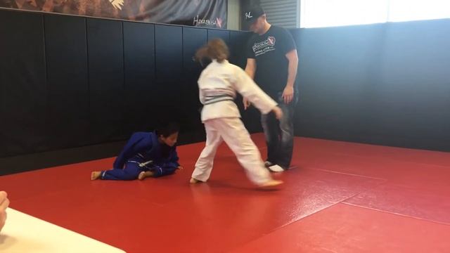 Jiu-Jitsu Kean Against A Tough Girl