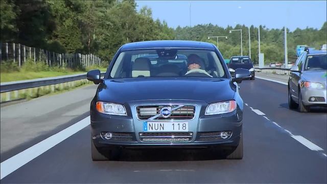Volvo V80 2013 On The Road