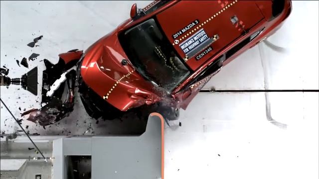 2014 Mazda 3 / Axela  Hatchback Small Overlap IIHS Crash Test