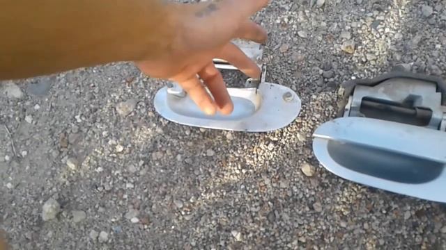 Ремонт дверей: снятие обшивки и замена ручек