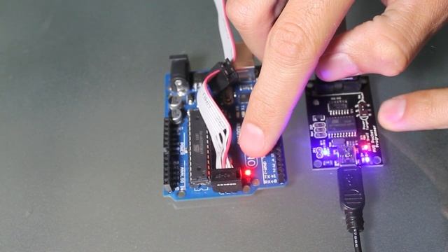 Loading Arduino Boot Loader With USBTiny.mov