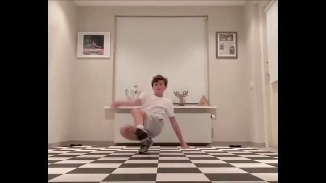 Брейк-данс под Hoorah