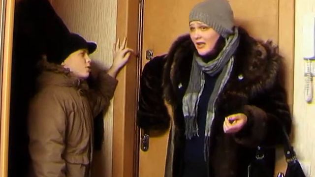 Prykoli.  Не лает, не кусает, из дома не выпускает.  Смотреть обязательно